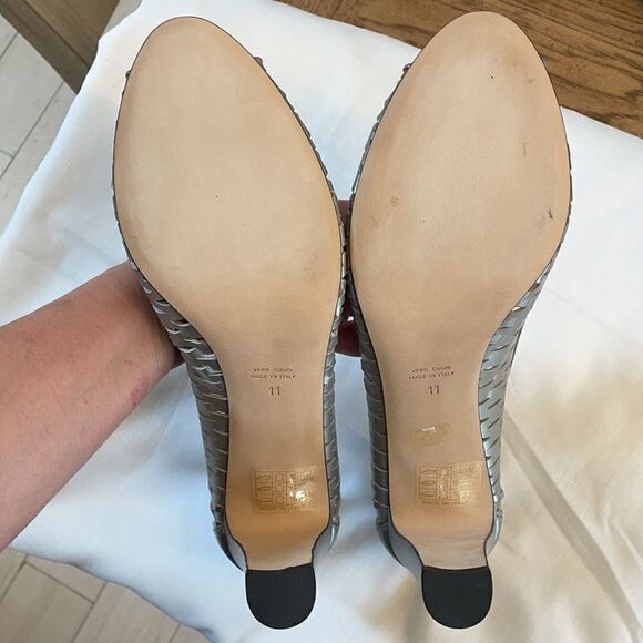 AQUATALIA GUNMETAL CUT OUT PEEPTOE SHOES. … - Picture 8 of 9